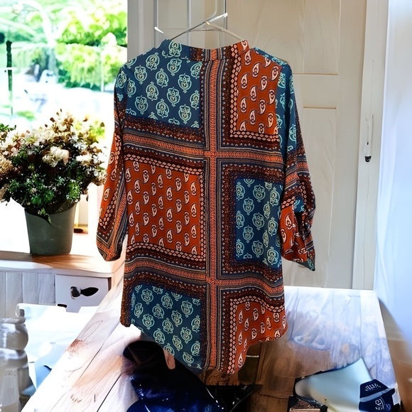 Beautiful womens tunic - Picture 3 of 5